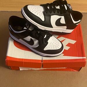 NIKE DUNK LOW Black/White (PANDA) ~ Woman’s Size: 6.0/ Men’s 4.5~ Boxed ~ NWT